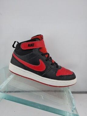 Nike Kids Mid-Top Sneaker in Black and Red